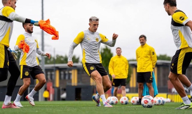 好消息，五个月前遭遇半月板撕裂施洛特贝克重返多特合练