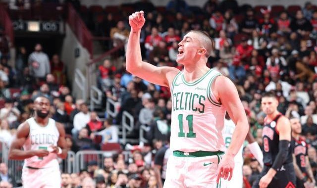 开云在线-剑指最佳第六人！绿军26岁新星蹿升：为双探花减压