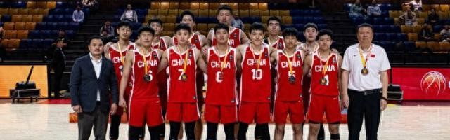 两次都输澳大利亚男篮，但中国男篮把“会打硬仗”带回来了