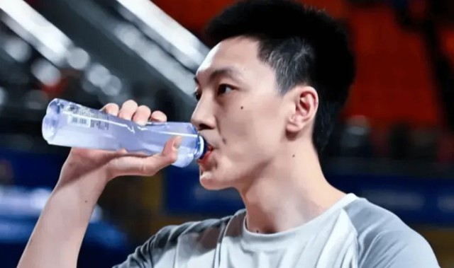 开云-广东80-82新疆4坏消息！胡明轩徐杰没法看，二阵狂丢分，防守辣眼|全明星|焦泊乔|比赛|懒懒|CBA_新浪体育_新浪新闻